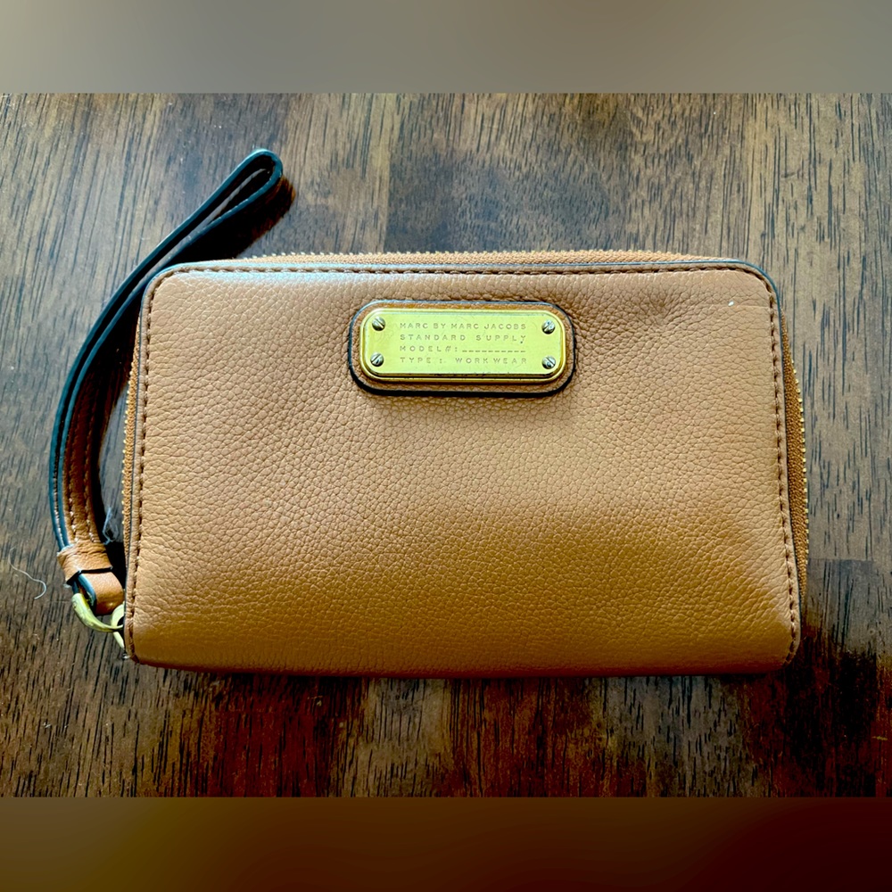 Marc Jacobs Classic Q Zip-up Wallet